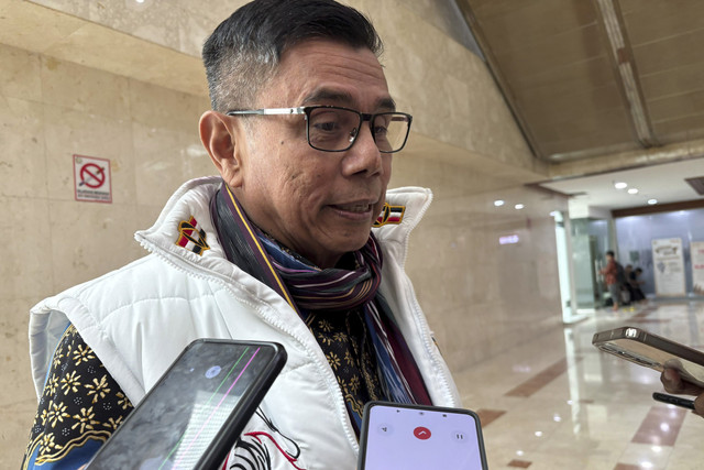 Anggota Komisi III DPR RI, Hinca Panjaitan di Kompleks Parlemen, Senayan, Jakarta, Kamis (17/7/2025).  Foto: Abid Raihan/kumparan