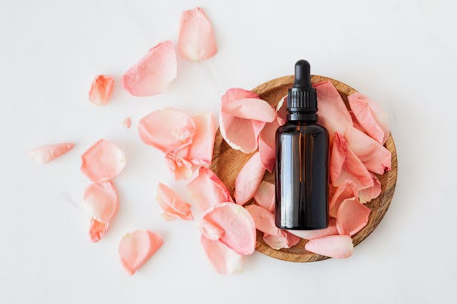 Ilustrasi moisturizer untuk kulit berjerawat dan bekas jerawat. Sumber foto: Pexels/Photo By: Kaboompics.com