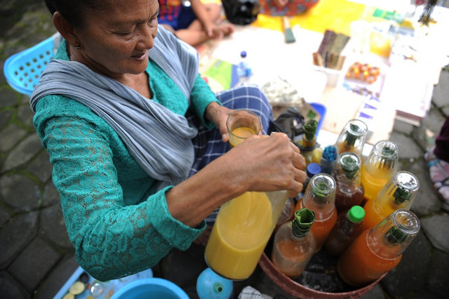 Mbok Jamu (sumber indonesia.go.id)