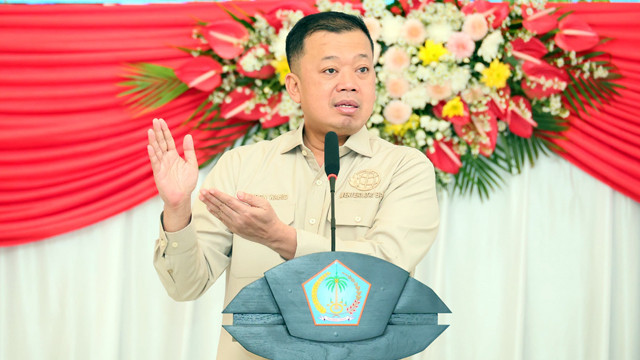 Menteri Agraria dan Tata Ruang (ATR)/Kepala Badan Pertanahan Nasional (BPN), Nusron Wahid, saat memberikan sambutan di kegiatan penyerahan sertifikat tanah untuk rumah ibadah di Sulawesi Utara, Kamis (17/7).