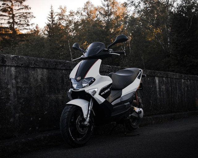 ILustrasi penyebab motor matic tidak kuat nanjak. Foto: Unsplash/ trenchophotography