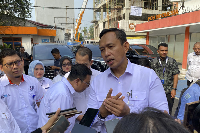 Direktur Utama (Dirut) Perum Bulog, Ahmad Rizal Ramdhani, kepada wartawan dalam peluncuran Beras SPHP di Pos Indonesia, Fatmawati, Jakarta Selatan, Jumat (18/7/2025). Foto: Muhammad Fhandra Hardiyon/kumparan