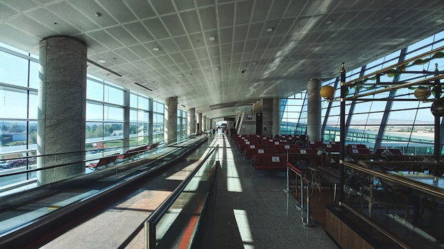 Ilustrasi Apakah Makanan di Lounge Bandara Gratis? Sumber: unsplash/ Asep Bagja Priandana