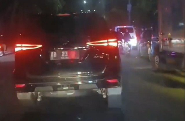 Fortuner AB 23 di Pekanbaru memakai pelat nomor palsu. Foto: Instagram/ @humasjogja
