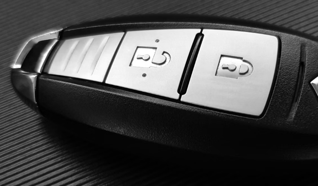 penyebab remot mobil aki tidak berfungsi. Sumber: Unsplash/Syed Hussaini