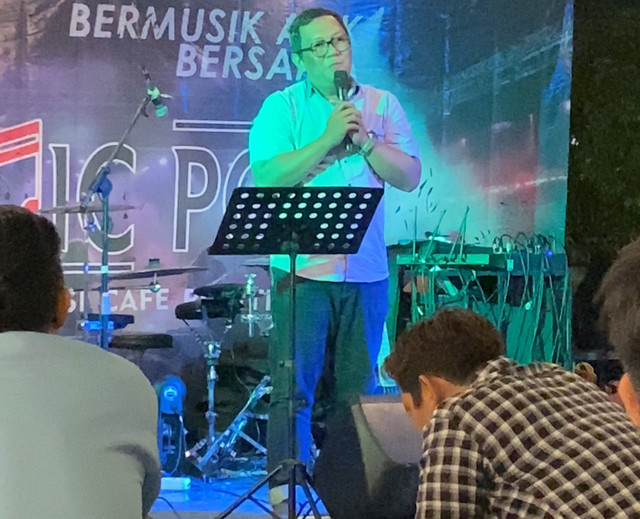 Sigit Pramono saat memberikan sambutan di perayaan ulang tahun ke-4 KOMICPON. Foto: Yulia Ramadhiyanti/HiPontianak