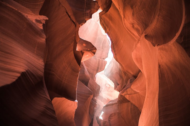 Hidden Canyon Beji Guwang (Foto hanya ilustrasi, bukan tempat sebenarnya) Sumber: unsplash/Justin Luebke