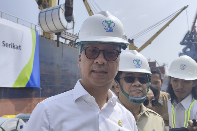 Menteri Perindustrian (Menperin) Agus Gumiwang Kartasasmita usai Pelepasan Ekspor Baja Lapis PT Tata Metal Group di Pelabuhan Tanjung Priok, Jakarta Utara, Jumat (18/7/2025). Foto: Widya Islamiati/kumparan