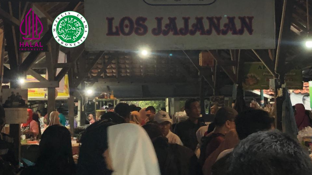 Suasana Pasar Ngasem, Yogyakarta di pagi hari. Foto Pribadi