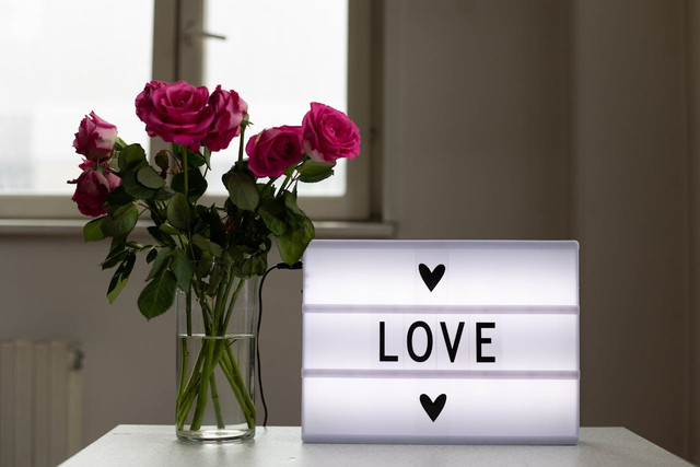 Ilustrasi ucapan selamat pagi romantis bahasa Inggris. Foto: Pexels