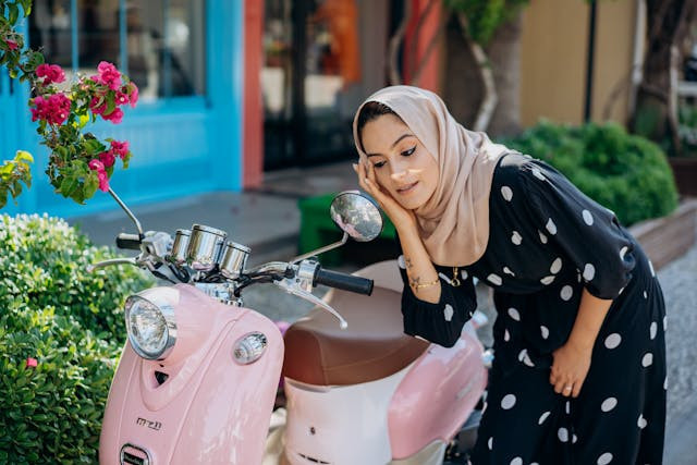 Ilustrasi motor yang cocok untuk ibu rumah tangga. Sumber: Mikhail Nilov/pexels