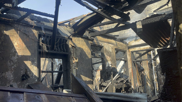 TKP kebakaran di Jalan kutilang, Bukit Duri, Tebet, Jakarta Selatan, Sabtu (19/7/2025). Foto: Rayyan Farhansyah/kumparan