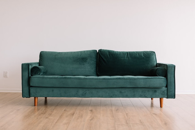 Ilustrasi Tips Memilih Sofa untuk Ruang Tamu Kecil, Unsplash/Phillip Goldsberry