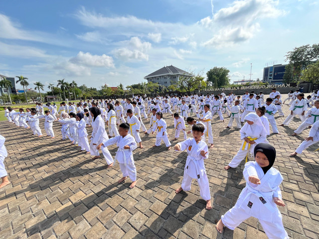 KKI Kota Puntianak, ujian kenaikan tingkat sabuk dan gashuku di Halaman Gubernur Kalbar, Sabtu 19 Juli 2025. Foto: Rabiansyah/Hi!Pontianak