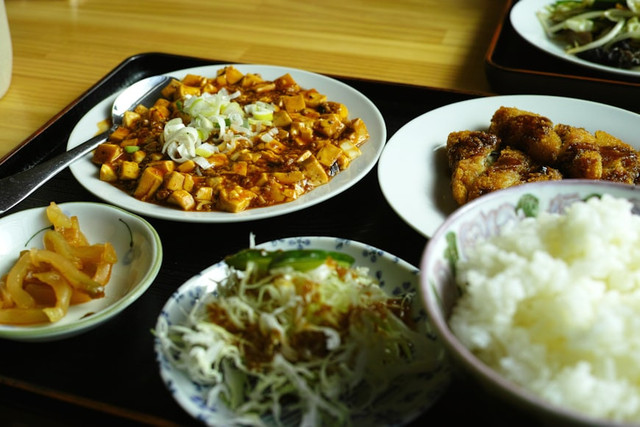 Ilustrasi  Ukuran Meja Makan untuk 6 Orang, Foto:Unsplash/JMagic Mary