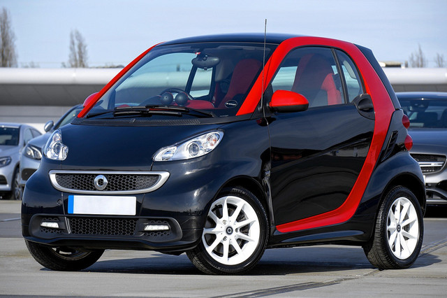 Ilustrasi apakah mobil listrik harus ganti oli. Foto: Pixabay/Various Photography.