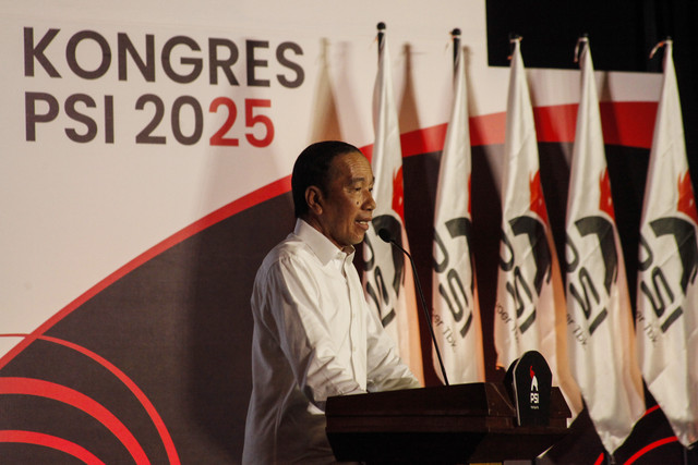 Presiden ke-7 RI Joko Widodo memberikan pesan kebangsaan saat kongres PSI Partai Super Terbuka di Solo, Jawa Tengah, Sabtu (19/7/2025). Foto: ANTARAFOTO/Maulana Surya