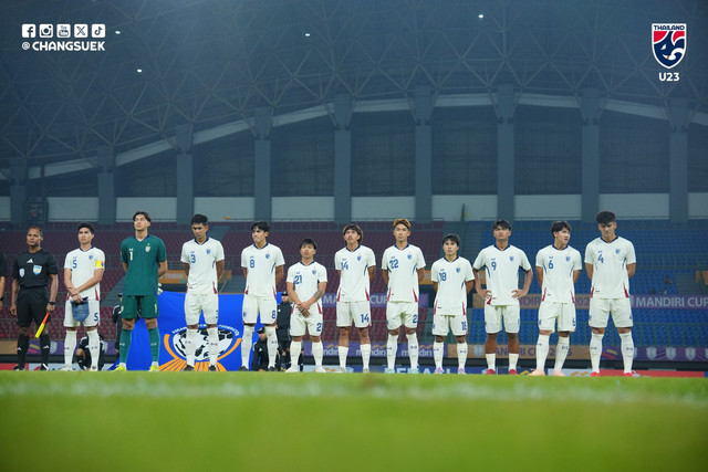 Pemain Timnas Thailand U-23 bersiap jelang lawan Timor Leste dalam laga Grup B Piala AFF U-23 2025 di Stadion Patriot Candrabhaga, Bekasi, Jawa Barat, pada Sabtu (19/7). Foto: Facebook Changsuek