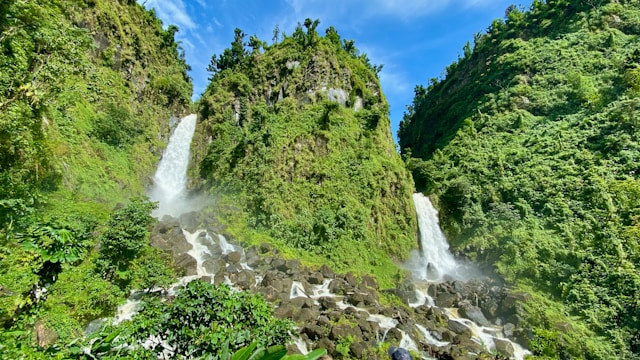 Air terjun Grenjengan Kembar. Foto hanya ilustrasi, bukan yang sebenarnya. Sumber: Unsplash/iSAW Company