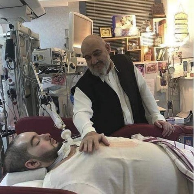 Pangeran Alwaleed saat mengalami koma. Foto: Instagram/ @khaled_bin_talal_alsaou