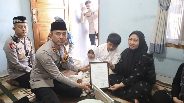 Almarhum Bripka Cecep Saeful Bahri, korban tewas pesta rakyat Garut, mendapat kenaikan pangkat luar biasa menjadi Aipda anumerta. Foto: Humas Polres Garut