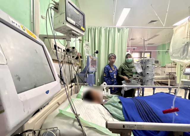 Rafa bocah asal Pekalongan, Jawa Tengah saat mendapat perawatan akibat digigit ular weling di RSUP dr Kariadi Semarang, Minggu (20/7/2025). Foto: Pemprov Jateng