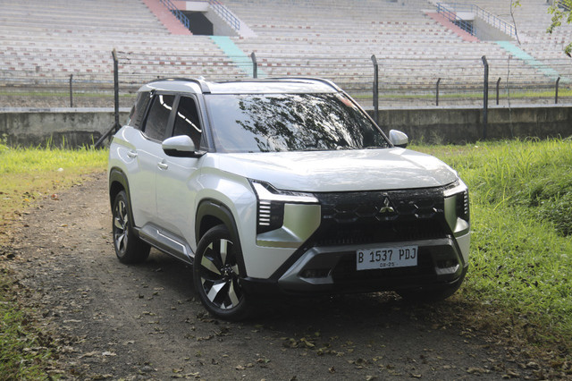 Media first drive Mitsubishi Destinator di Sirkuit Sentul, Sabtu (19/7/2025). Foto: Syahrul Ghiffari/kumparan