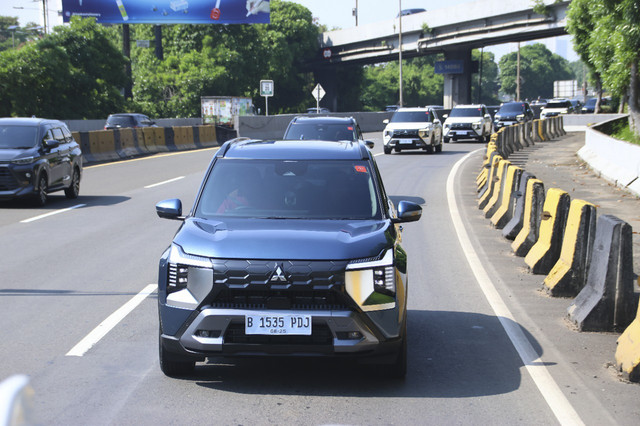 Media first drive Mitsubishi Destinator di Sirkuit Sentul, Sabtu (19/7/2025). Foto: Mitsubishi Motors