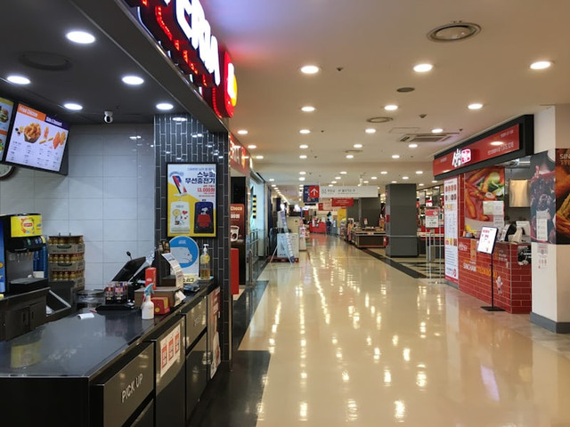 Makanan di Mall Alam Sutera. Foto hanyalah ilustrasi bukan tempat sebenarnya. Sumber: Unsplash/Taewoo Kim