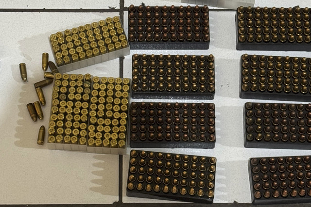 Penampakan amunisi senjata api dari sebuah koper ditemukan di Pasar Minggu, Jakarta Selatan, Jumat (18/7/2025). Foto: Dok. Istimewa