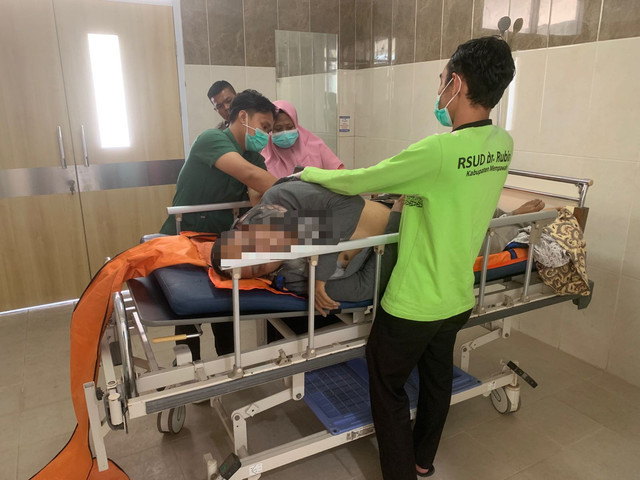 Hardiyono saat berada di RSUD dr Rubini Mempawah. Foto. Dok Polres Mempawah