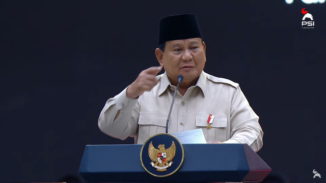 Presiden Prabowo Subianto memberikan sambutan saat menghadiri Kongres PSI 2025 di Solo, Jawa Tengah, Minggu (20/7/2025). Foto: Youtube/Partai Solidaritas Indonesia
