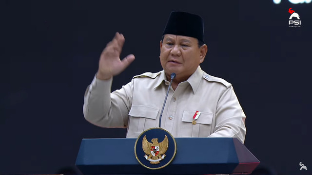 Presiden Prabowo Subianto memberikan sambutan saat menghadiri Kongres PSI 2025 di Solo, Jawa Tengah, Minggu (20/7/2025). Foto: Youtube/Partai Solidaritas Indonesia
