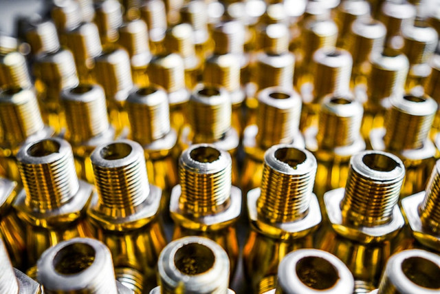 Ilustrasi cara mengetahui busi motor rusak. Foto: Unsplash/ Shail Sharma