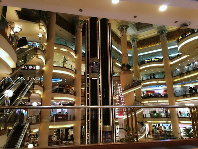Tenant Ambarukmo Plaza. Foto hanyalah ilustrasi, bukan tempat yang sebenarnya. Sumber: 