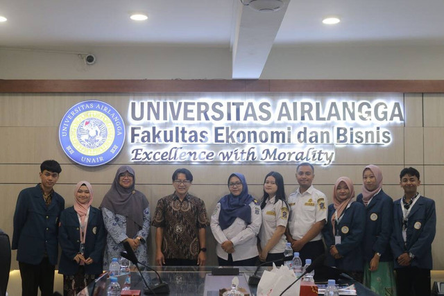 Mahasiswa Unair Bahas Keberlanjutan Suroboyo Bus Bersama Dishub Surabaya