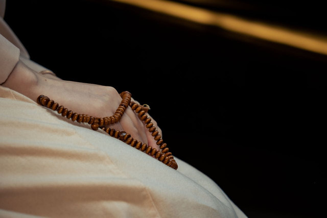 Doa dan dzikir setelah sholat qobliyah Subuh. Foto hanya ilustrasi, bukan yang sebenarnya. Sumber: Pexels/Zeynep Sude  Emek 