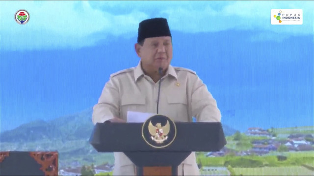 Presiden Prabowo Subianto memberikan sambutan saat Peluncuran Kelembagaan 80.000 Koperasi Desa/Kelurahan Merah Putih di Bentangan, Klaten, Jawa Tengah, Senin (21/7/2025). Foto: YouTube/ Kementerian Koordinator Bidang Pangan RI