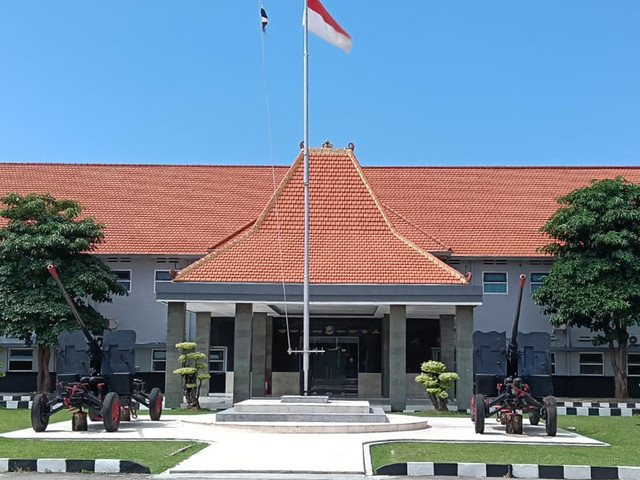 Gedung Mako Kodikopsla di Surabaya dan Gedung Pasmar 2 di Sidoarjo sesuai di cat. Foto : Dok. Avian Brands