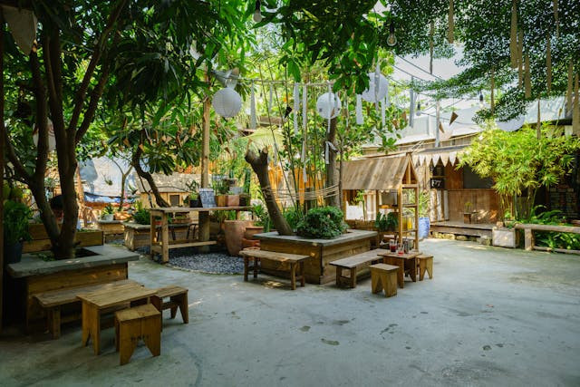 Cafe di Alahan Panjang. Foto hanya ilustrasi bukan sebenarnya. Sumber foto: Pexels/Đan Thy Nguyễn Mai