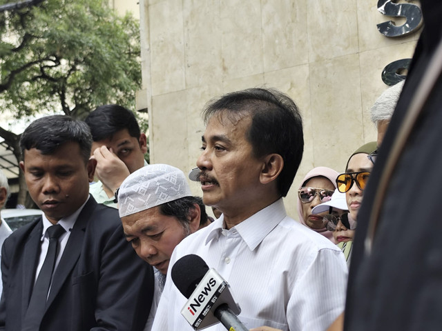 Roy Suryo di Polda Metro Jaya pada Senin (21/7/2025). Foto: Rachmadi Rasyad/kumparan