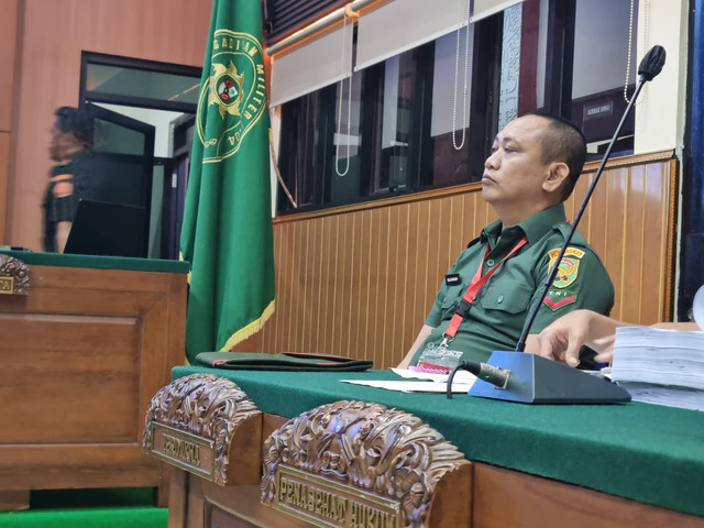Kopda Bazarsah saat mengikuti persidangan di Pengadilan Militer 1-04 Palembang. Foto : Istimewa