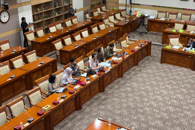 Komisi III DPR RI menggelar RDPU terkait RUU KUHAP bersama YLBHI di Kompleks Parlemen, Senayan, Jakarta Pusat pada Senin (21/7/2025). Foto: Abid Raihan/kumparan