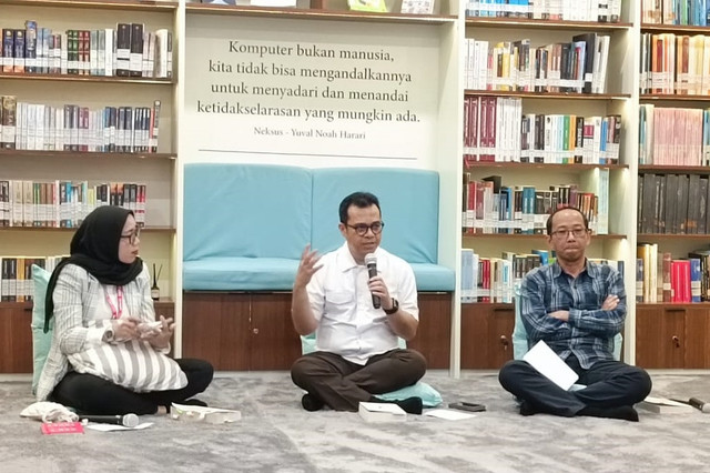 Wamen Komdigi Nezar Patria dalam acara "Ngobrolin Buku Bareng Wamenkomdigi" di Kantor Komdigi, Jakarta Pusat, Senin (21/7/2025). Foto: Zamachsyari/kumparan