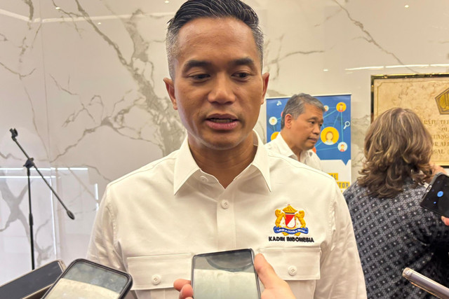 Ketua Umum Kadin Indonesia Anindya Bakrie di Kantor Kemenko Perekonomian, Senin (21/7/2025). Foto: Ave Airiza Gunanto/kumparan