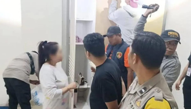 Penggerebekkan ASN dan dokter gigi berinisial FR yang berada di salah satu kamar kos bersama pria selingkuhannya/ist. 