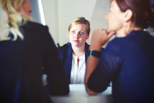 Contoh Pertanyaaan Interview Kerja Pertama Kali. Foto Hanya Ilustrasi. Sumber Foto: Unsplash.com/Tim Gouw