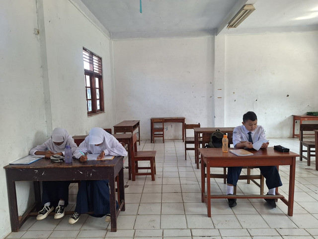 Suasana ruang kelas SMP Persada Bhakti, Senin (21/7/2025). Dok: kumparan