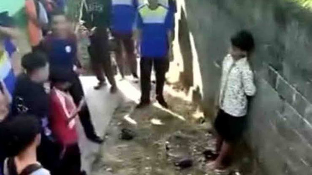 Tangkapan layar siswa di Blitar yang jadi korban pengeroyokan kakak kelas.