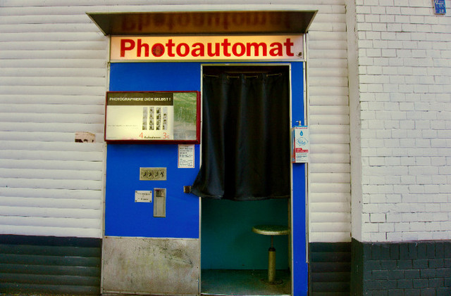 Photobox Jogja. Foto hanya ilustrasi, bukan tempat sebenarnya. Sumber: Unplash/Hasan Teyyar